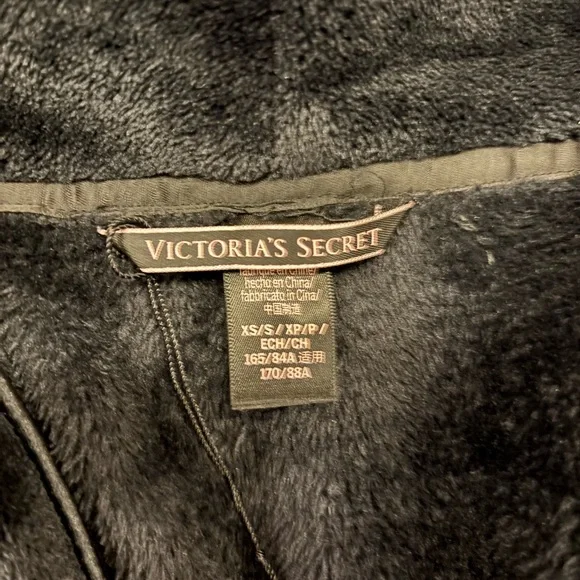Victoria’s Secret Black Plush Belted Robe XS/S - Picture 3 of 3